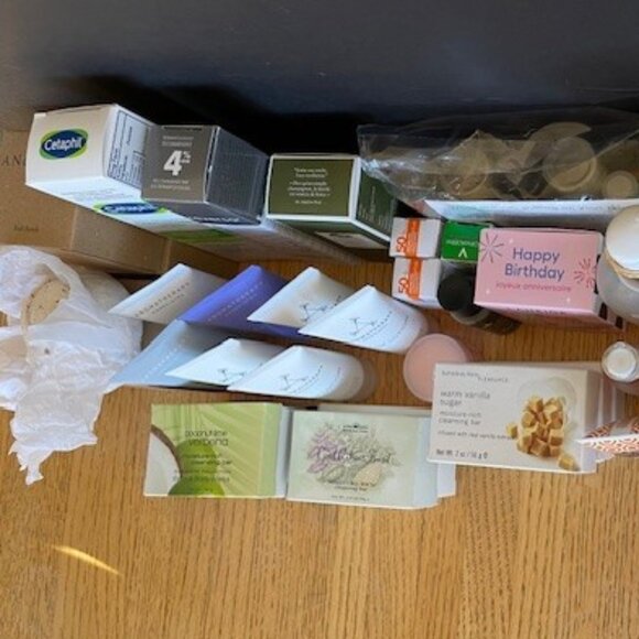 52 PIECES MOSTLY NEW: REVERSA, ORIGINS, LANEIGE, DRYBAR, ROCHEPOSAY, BULGARI etc - Picture 1 of 12